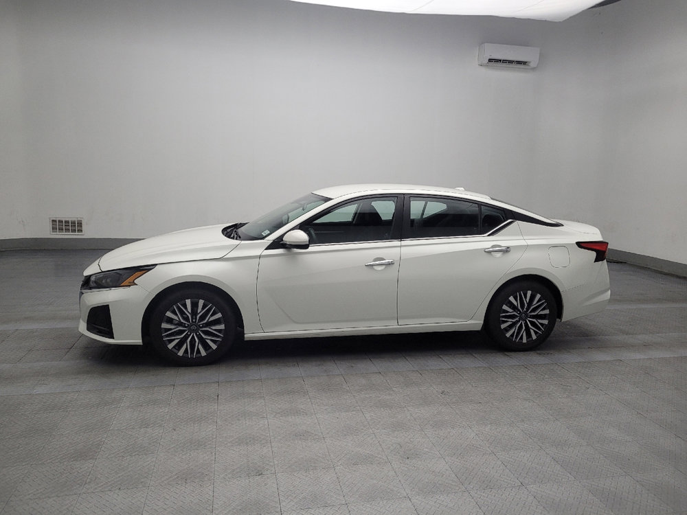 Used 2023 Nissan Altima 2.5 SV image 2