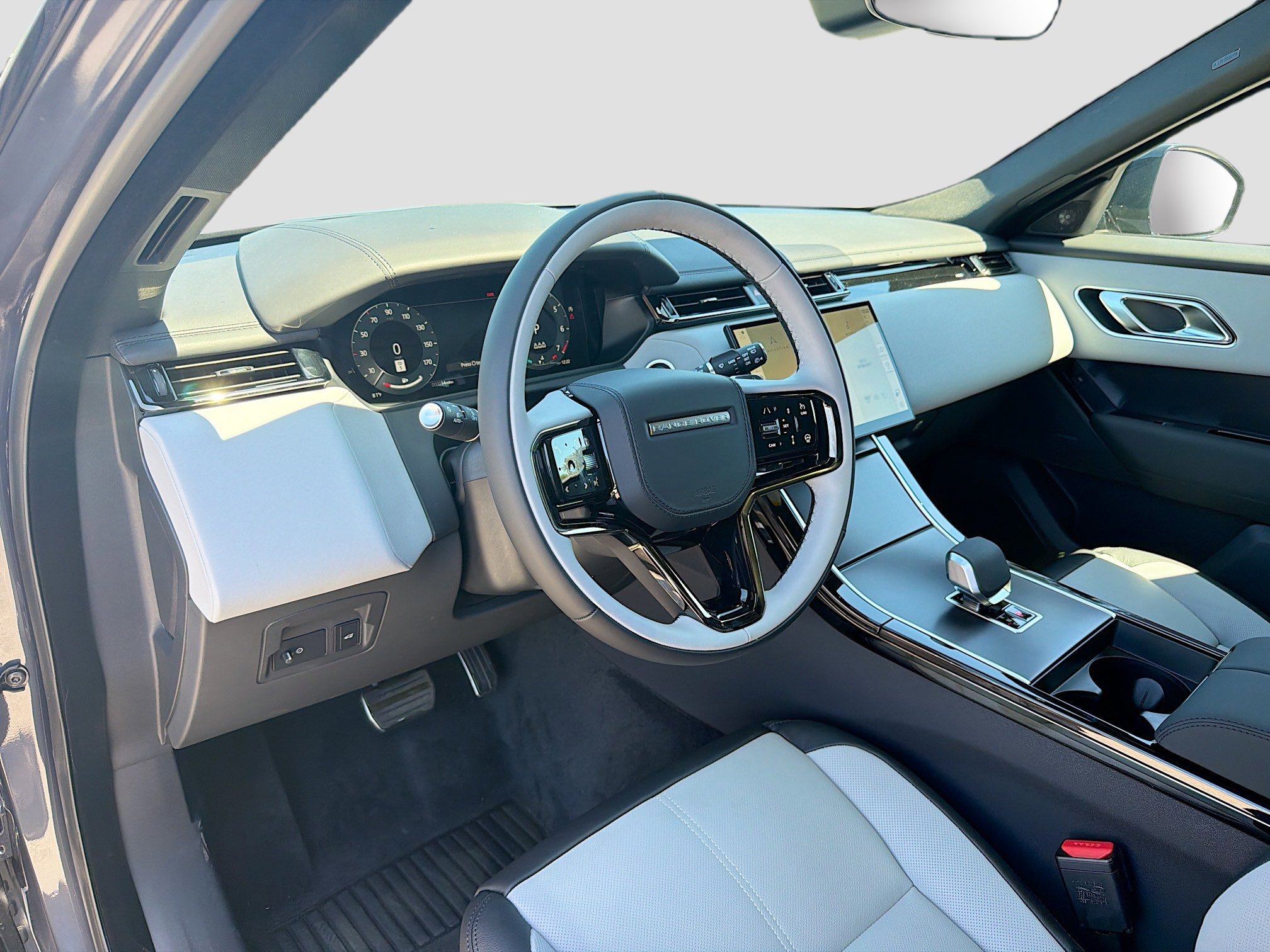 New 2026 Land Rover Range Rover Velar Dynamic SE image 25