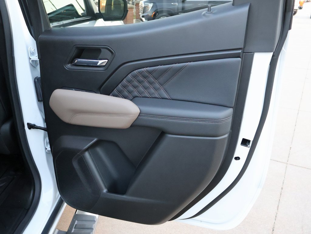 Used 2023 GMC Canyon Denali image 13