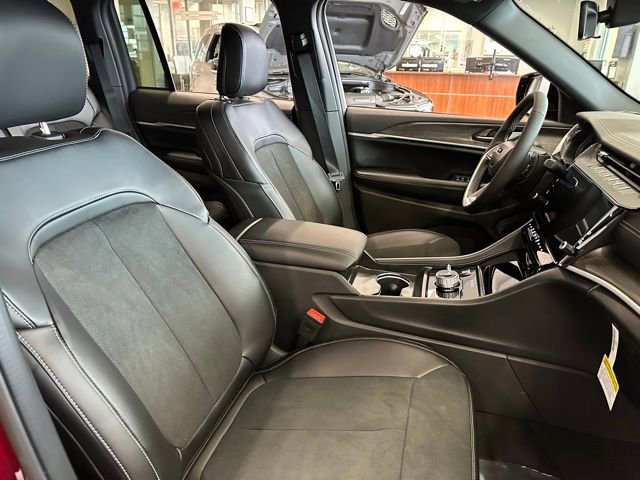 New 2026 Jeep Grand Cherokee Altitude image 14