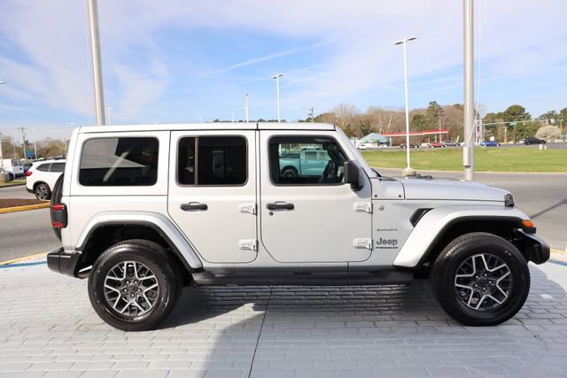 Used 2024 Jeep Wrangler Sahara image 6
