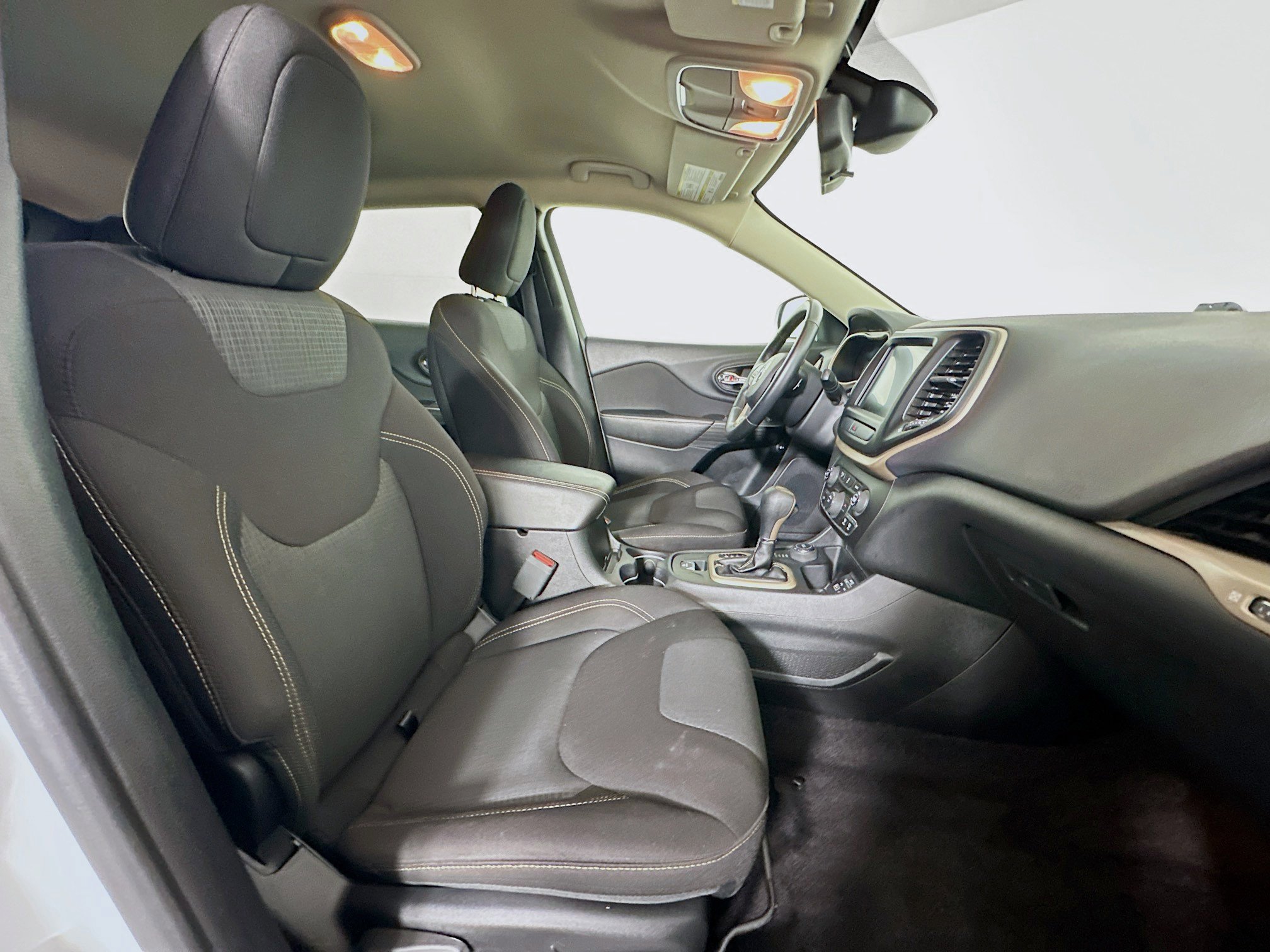 Used 2017 Jeep Cherokee Latitude image 29