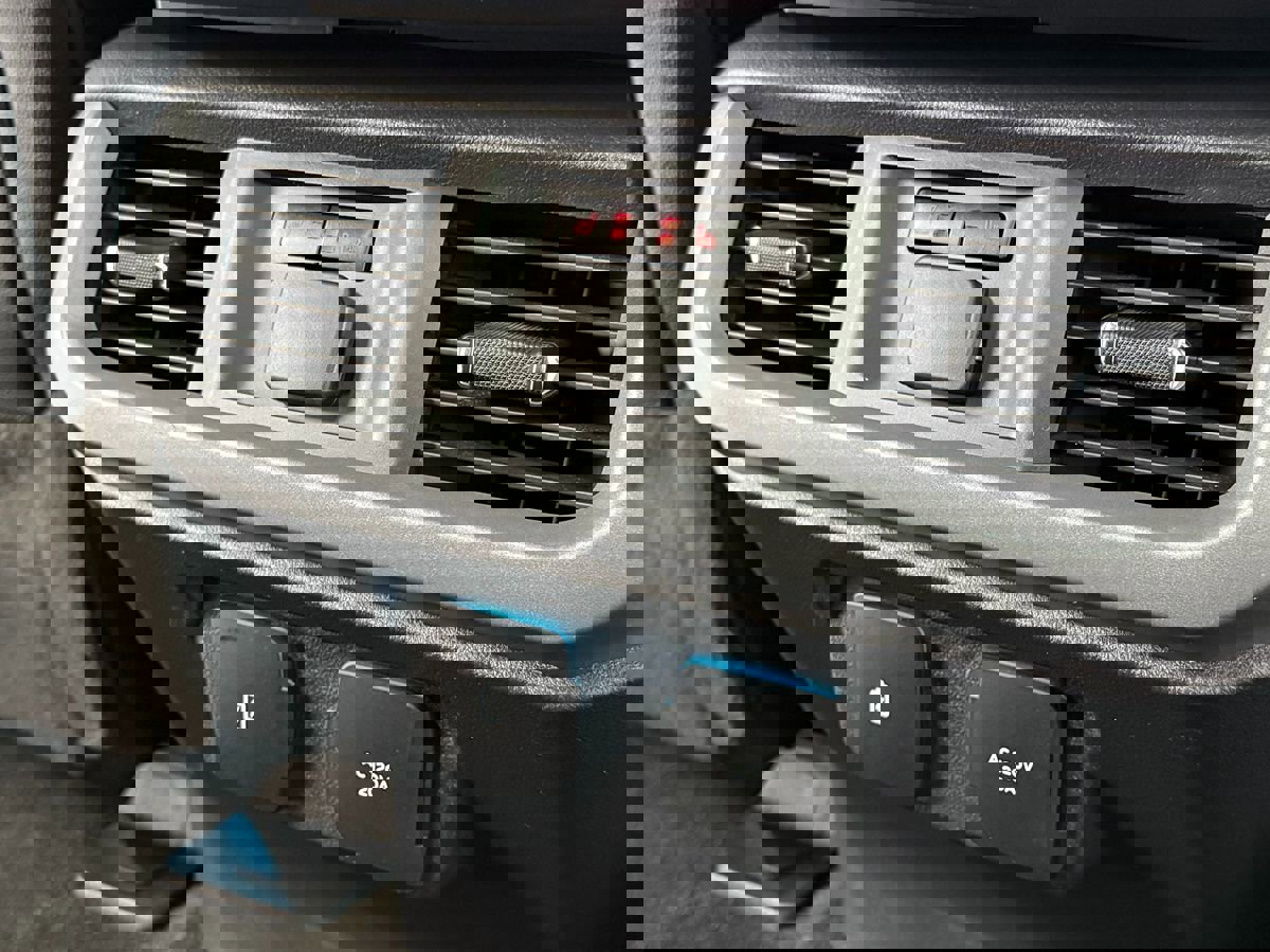 Used 2022 Ford F150 Lariat w/ Equipment Group 502A High image 34