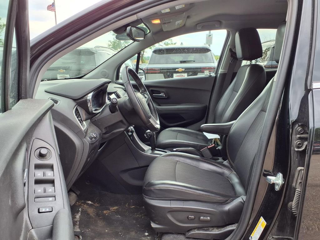 Used 2019 Chevrolet Trax LT w/ Driver Confidence Package FWD image 17