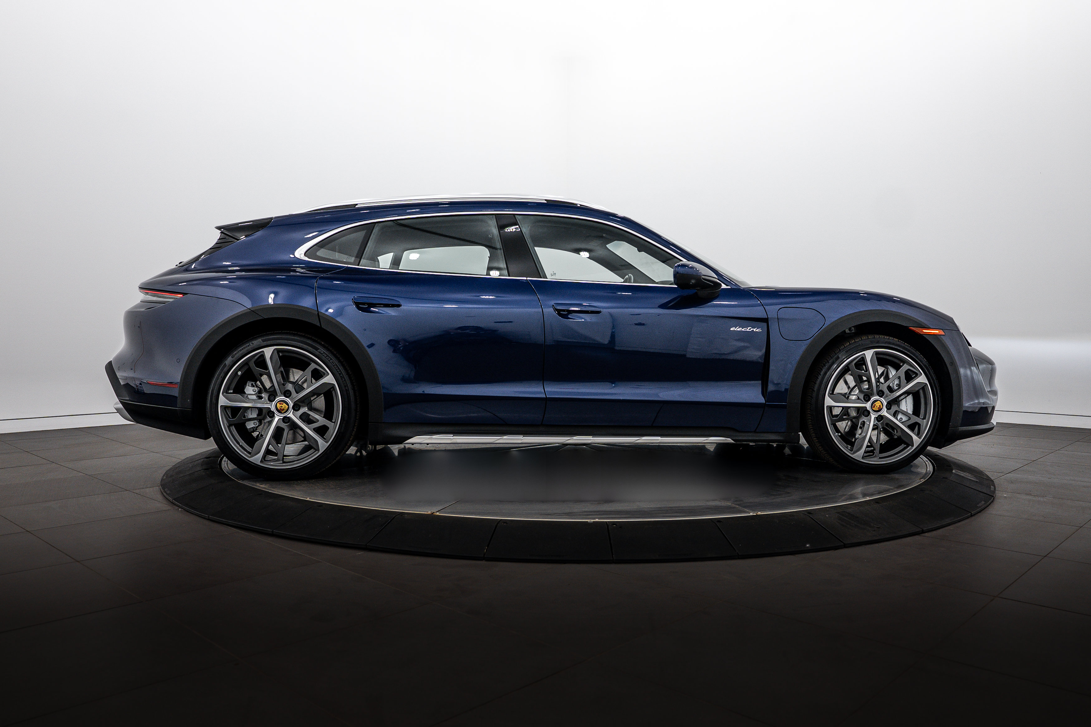 Certified 2024 Porsche Taycan 4S AWD/4WD image 8