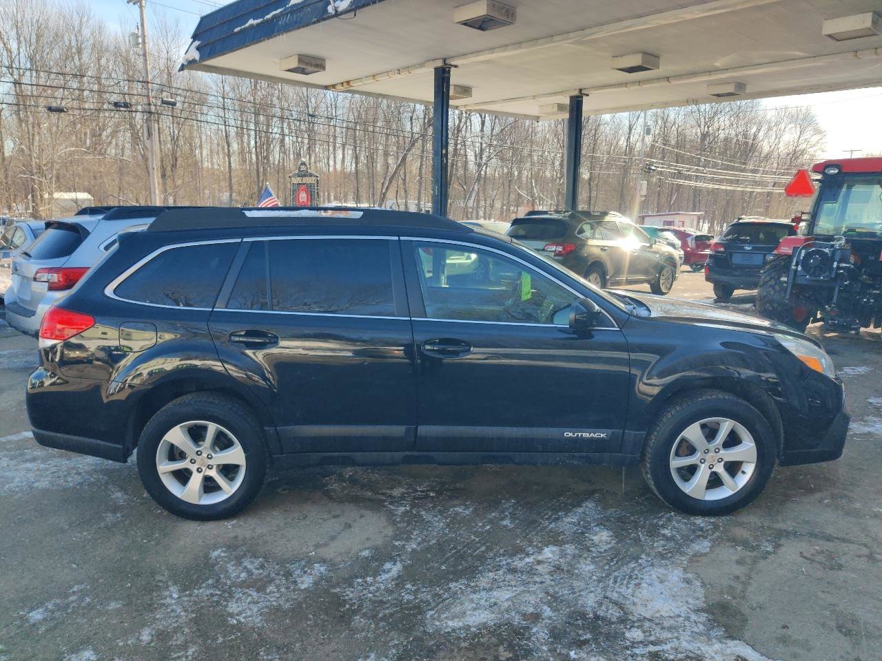 Used 2014 Subaru Outback 2.5i Premium AWD/4WD image 7