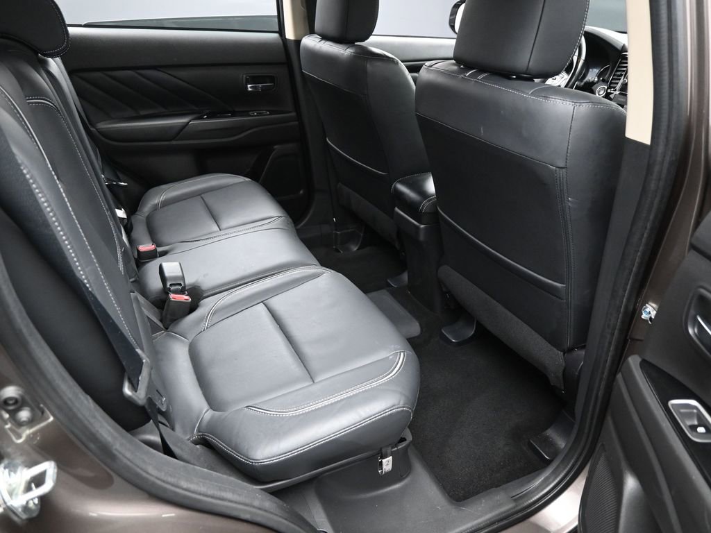 Used 2018 Mitsubishi Outlander SEL image 28