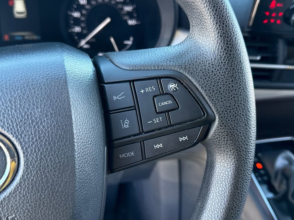 Used 2024 Toyota Sienna LE image 29