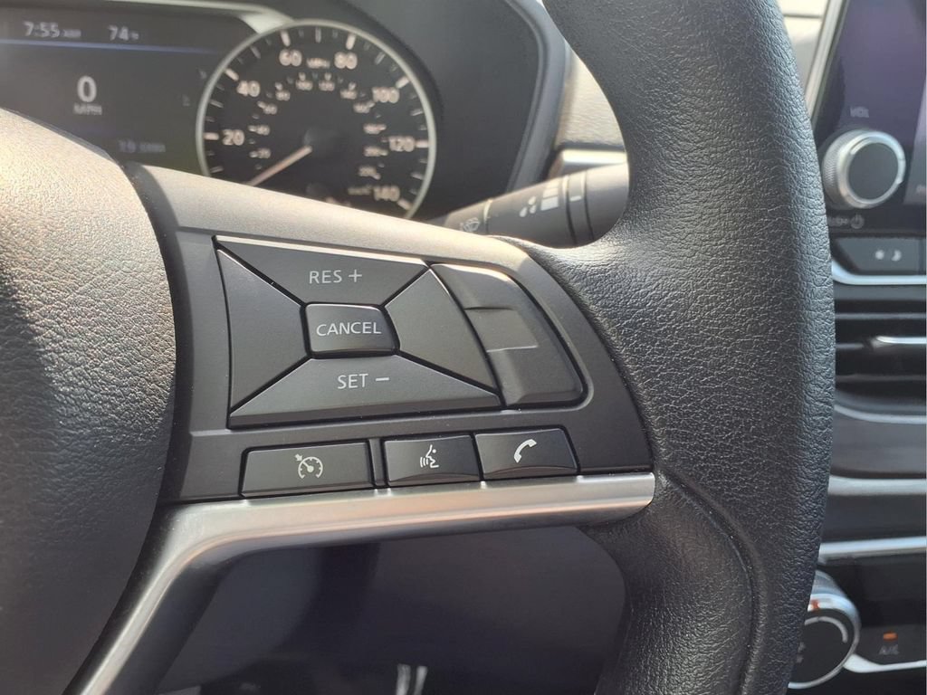 Used 2025 Nissan Altima 2.5 SV FWD image 17