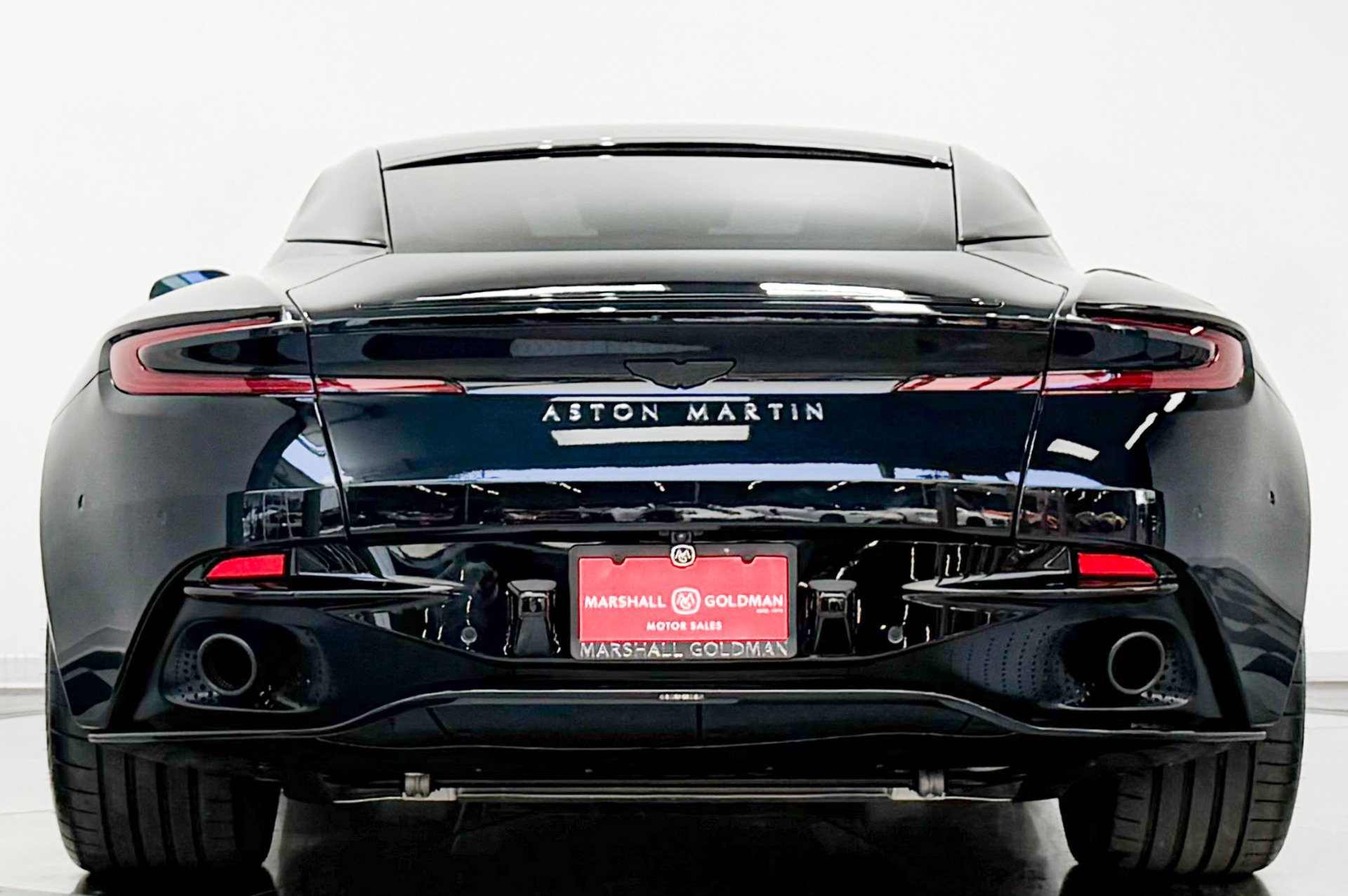 Used 2024 Aston Martin DB12 Coupe RWD image 8