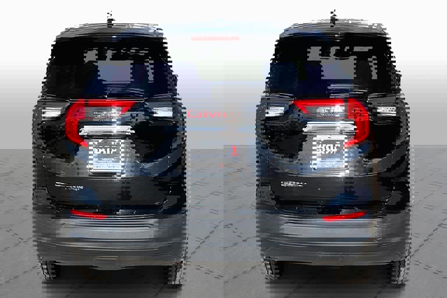 Used 2024 GMC Terrain SLE image 4