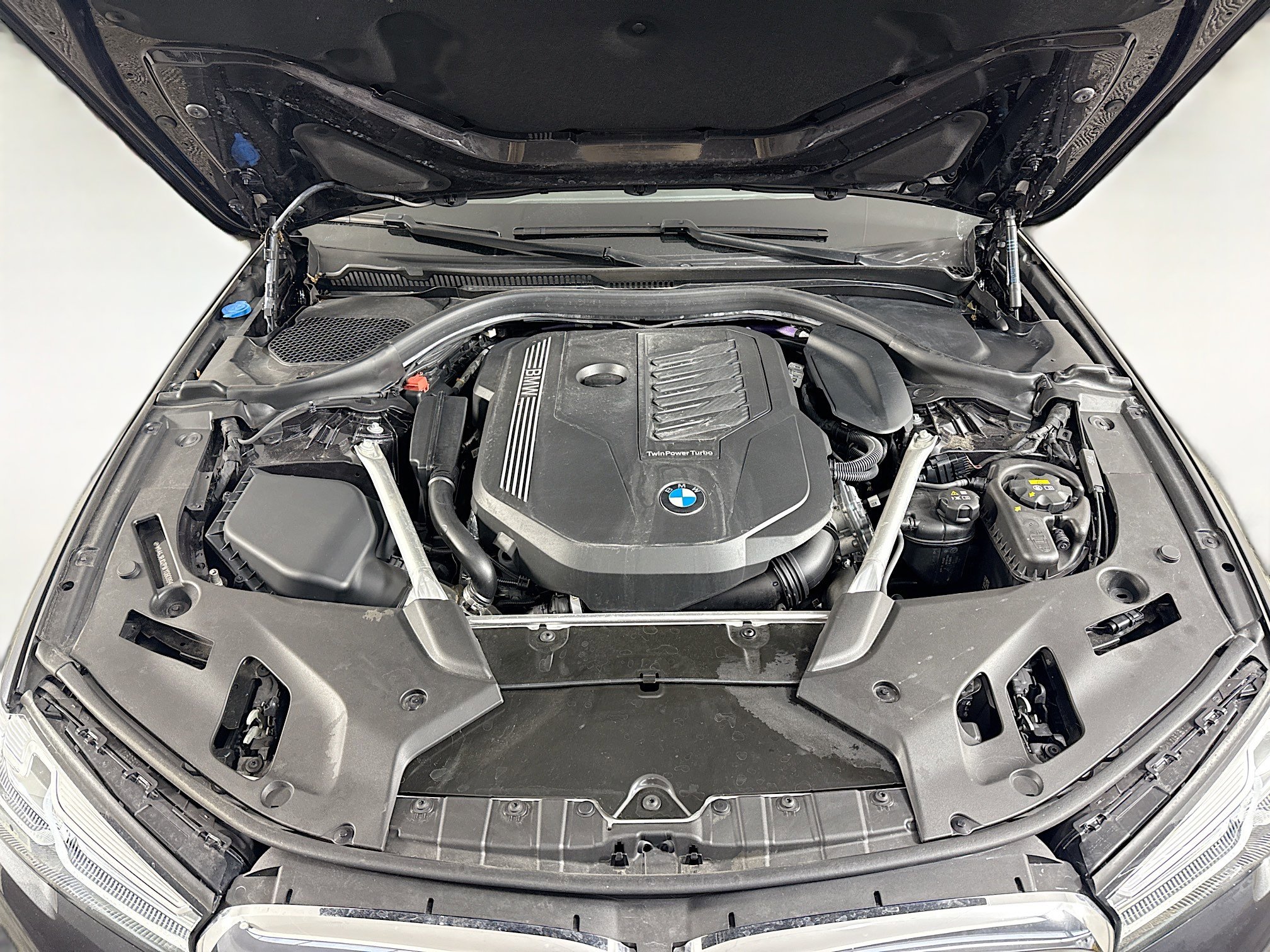 Used 2023 BMW 540i w/ Premium Package image 39