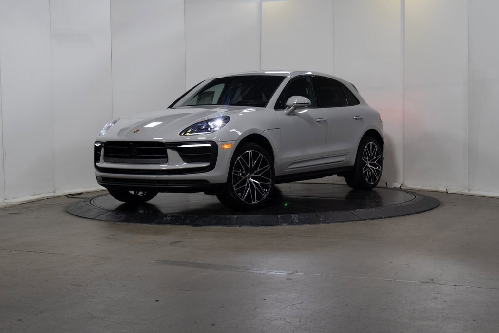 Used 2025 Porsche Macan image 1
