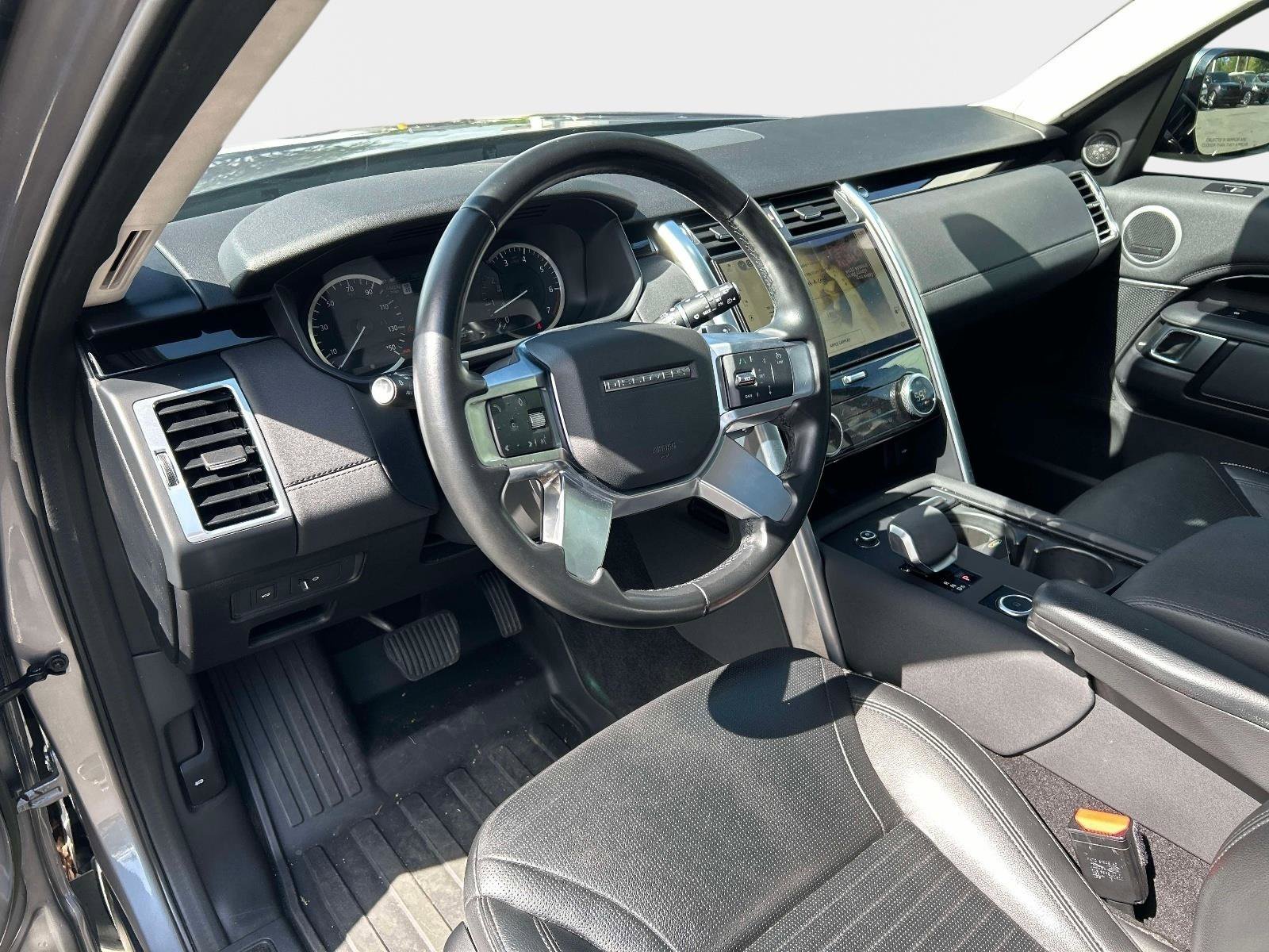 Used 2023 Land Rover Discovery S image 14