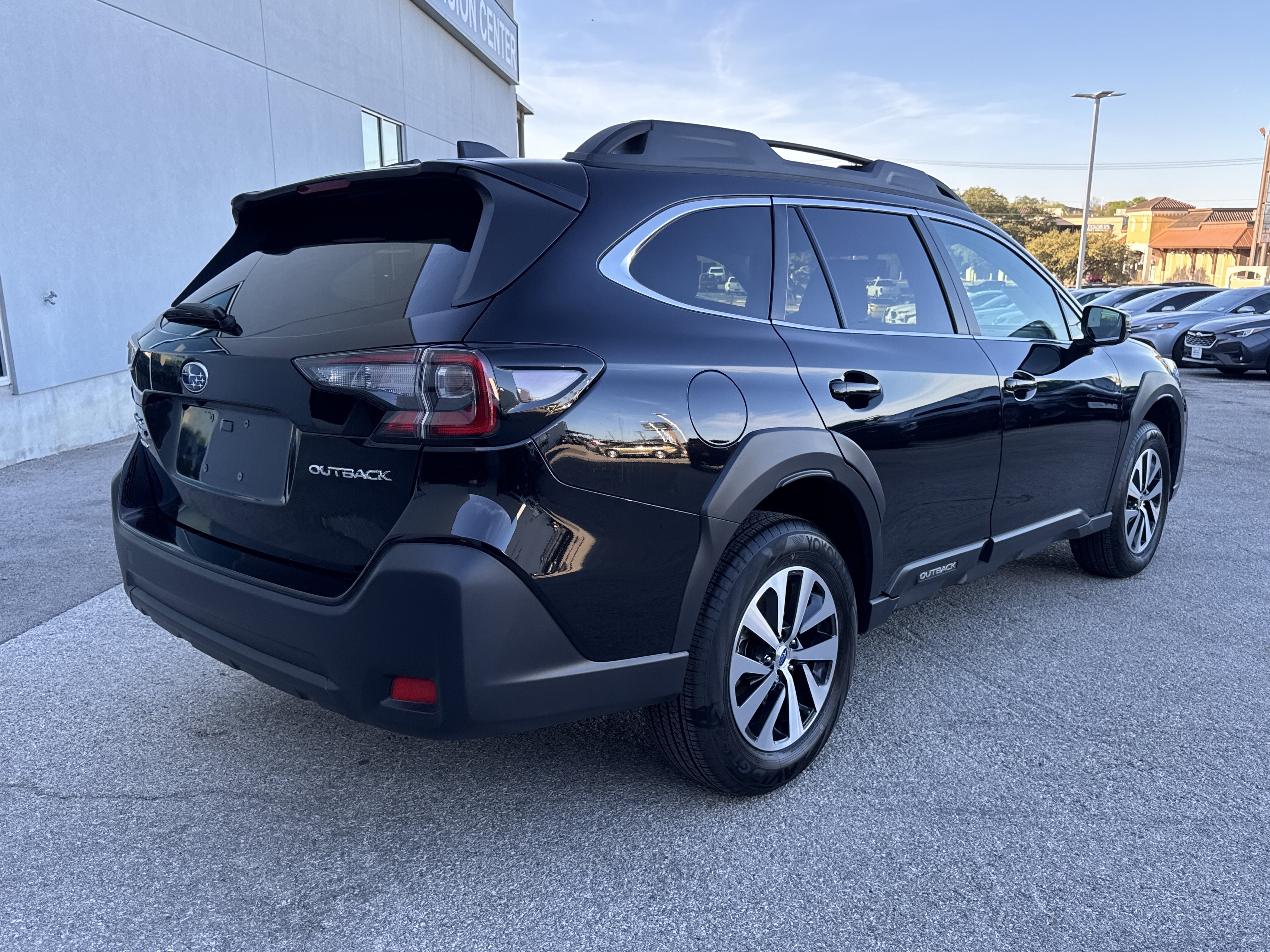 Certified 2025 Subaru Outback Premium AWD/4WD image 3