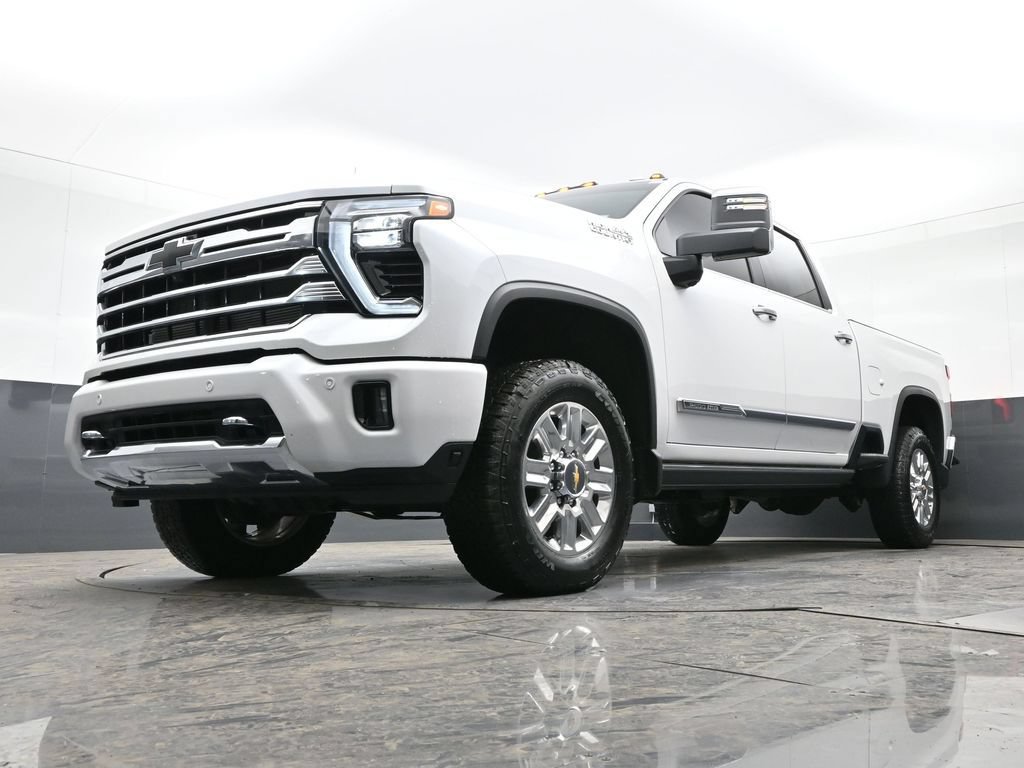 Used 2025 Chevrolet Silverado 2500 High Country w/ High Country Premium Package AWD/4WD image 17