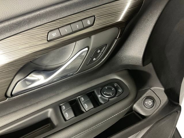 Used 2024 GMC Terrain SLT w/ Infotainment Package II image 28