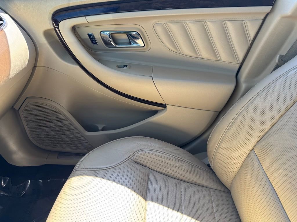 Used 2015 Ford Taurus Limited FWD image 23