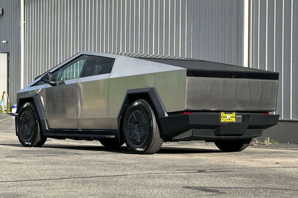 Used 2025 Tesla Cybertruck AWD Crew Cab image 6
