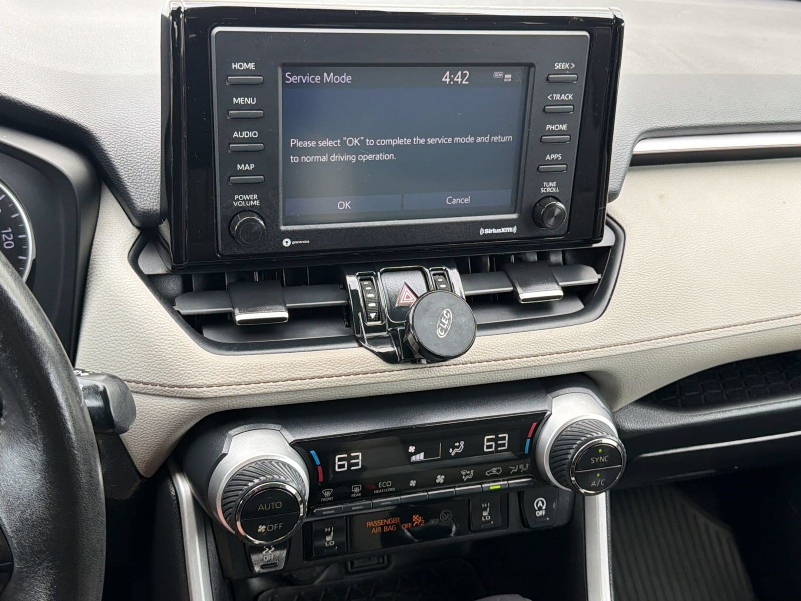Certified 2021 Toyota RAV4 XLE Premium AWD/4WD image 21