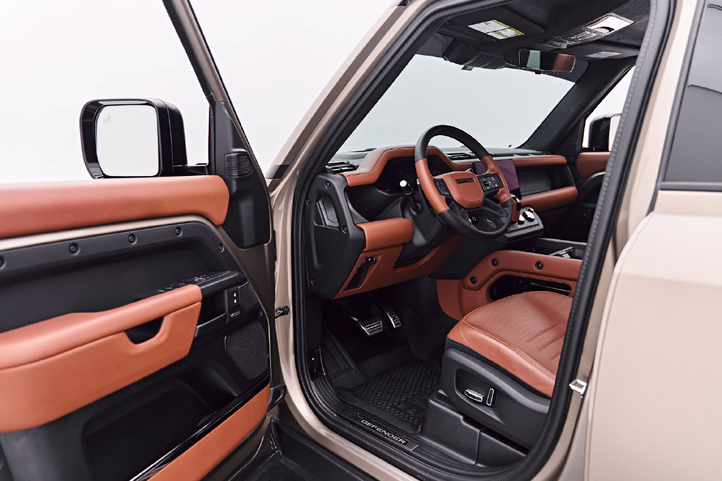 Used 2025 Land Rover Defender 110 AWD/4WD image 42