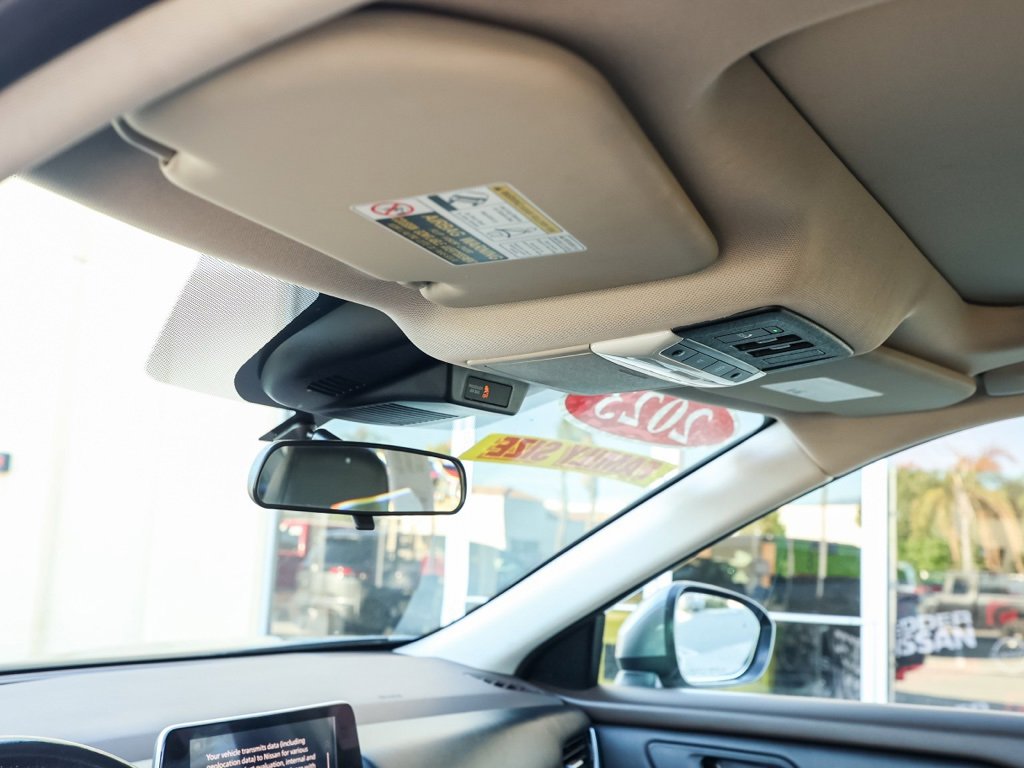 Used 2023 Nissan Rogue SV w/ SV Premium Package image 13