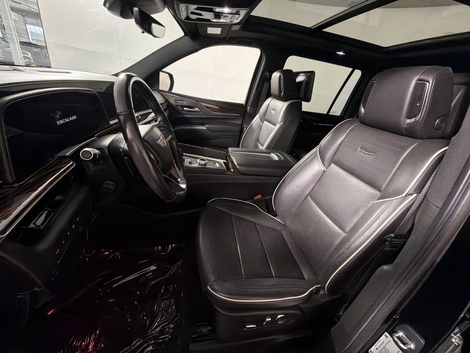 Used 2021 Cadillac Escalade ESV Premium Luxury AWD/4WD image 13