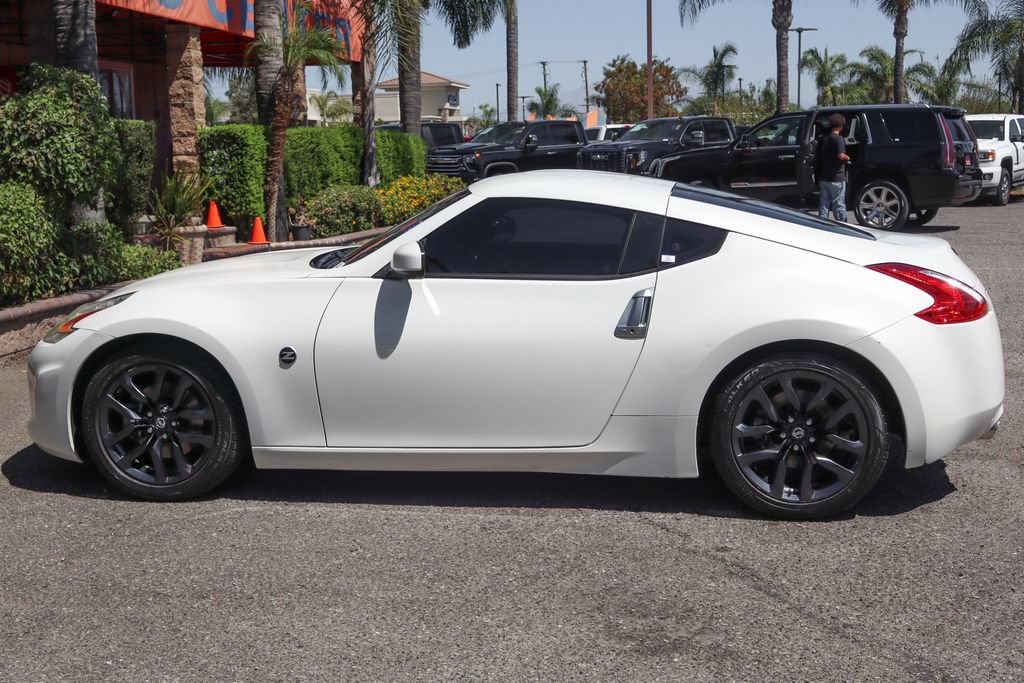 Used 2017 Nissan 370Z Coupe RWD image 5