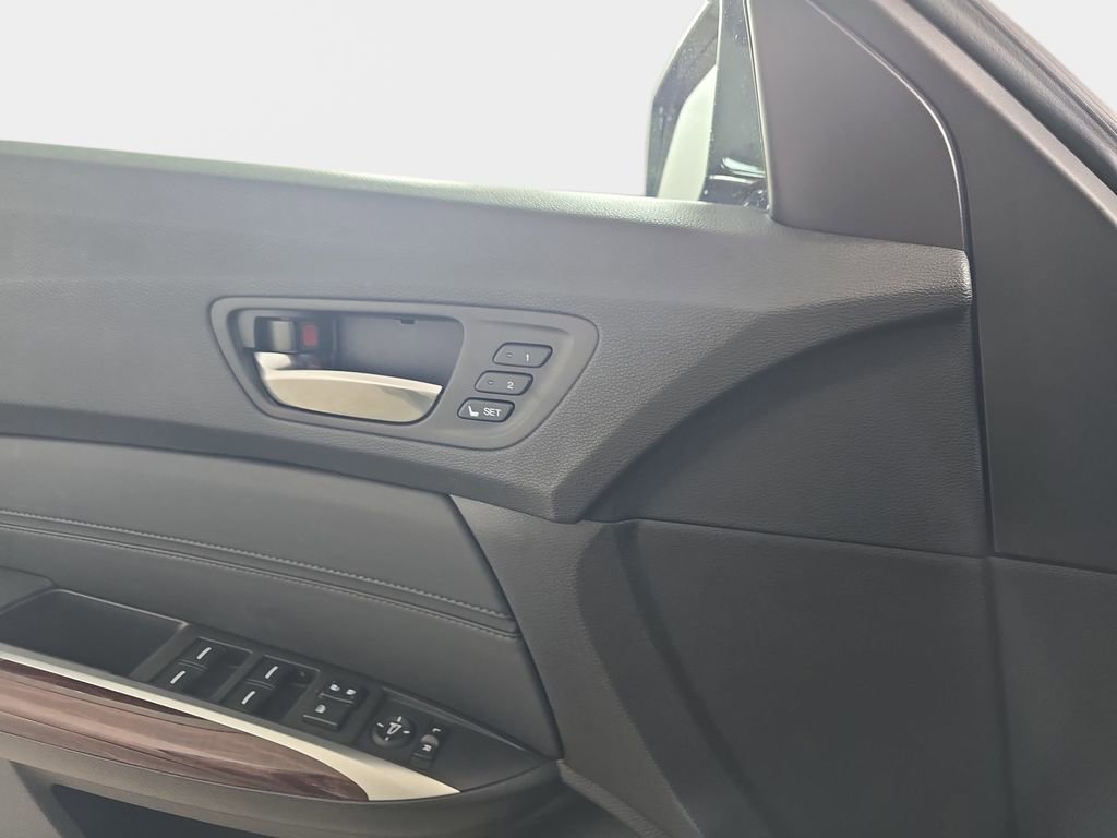 Used 2017 Acura TLX image 29