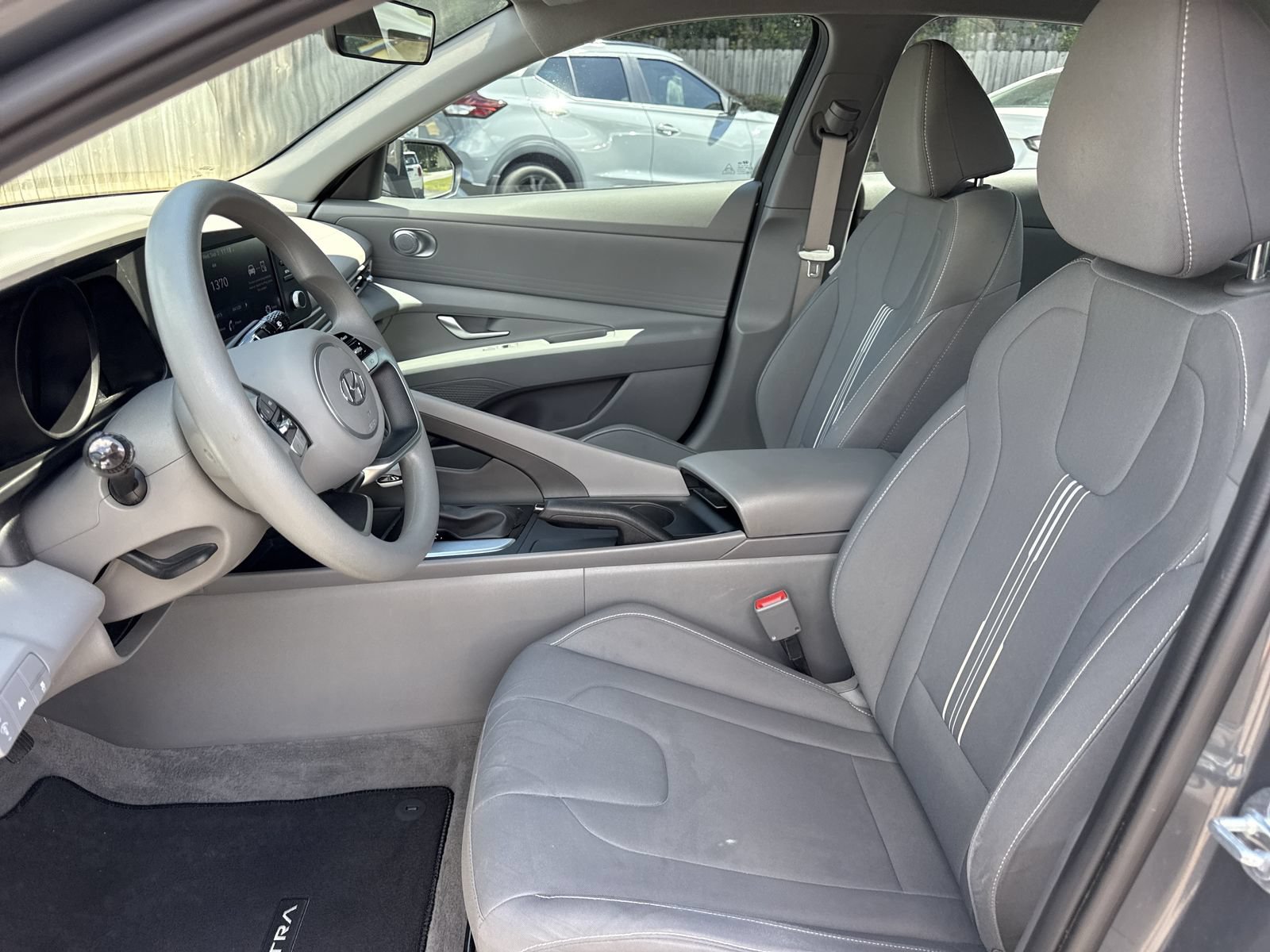 Used 2023 Hyundai Elantra SEL FWD image 9