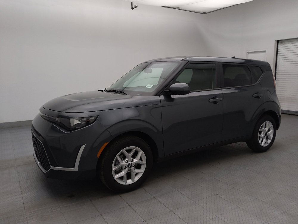 Used 2025 Kia Soul LX w/ LX Technology Package image 2