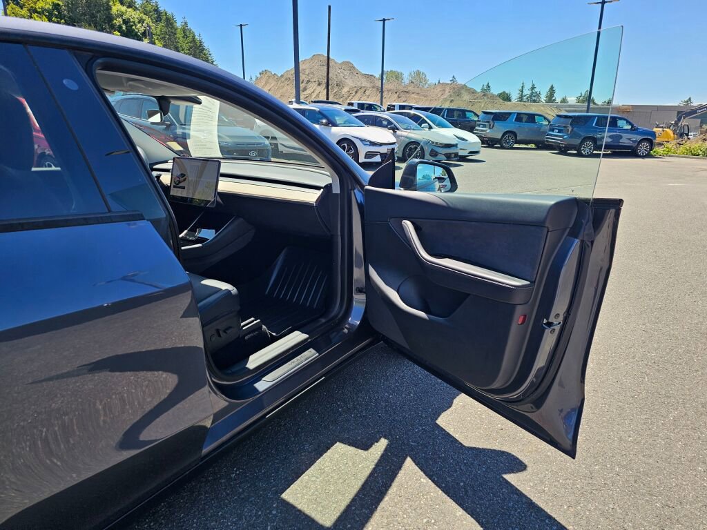 Used 2020 Tesla Model Y Long Range AWD/4WD image 27
