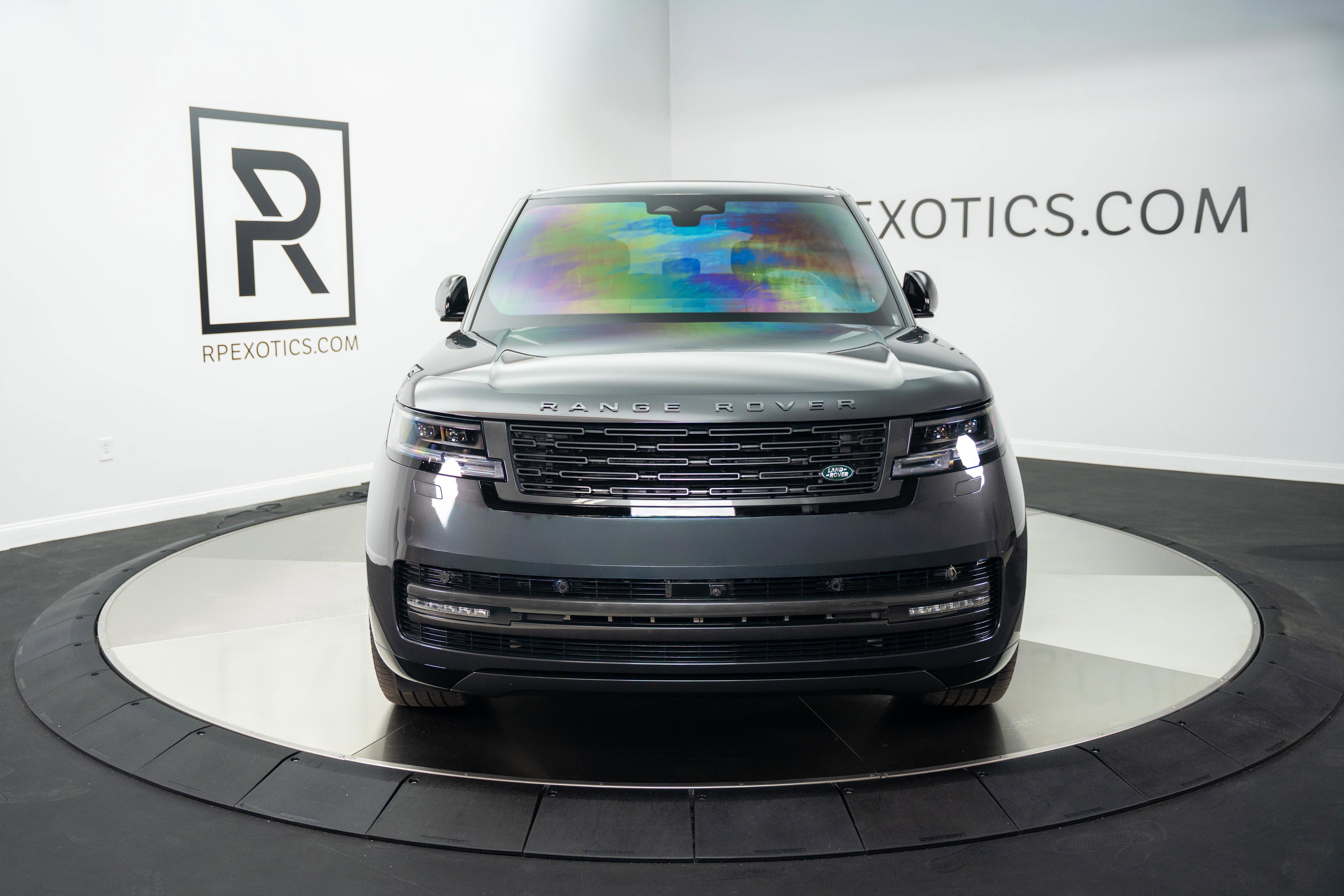 Used 2025 Land Rover Range Rover SE AWD/4WD image 2