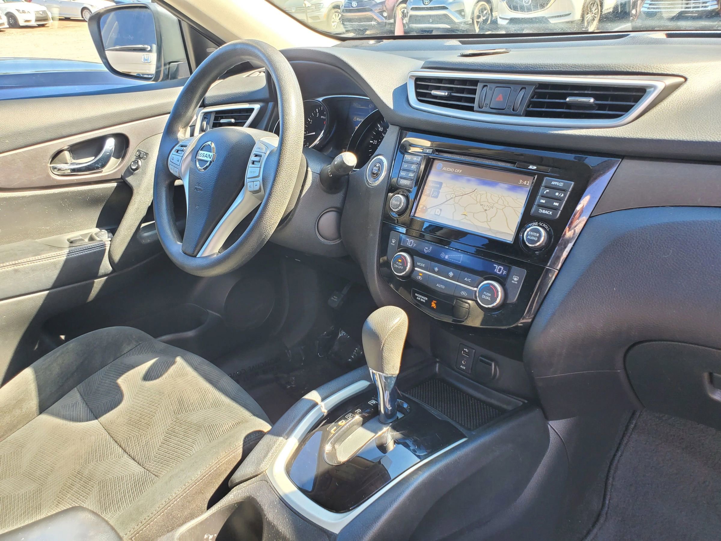 Used 2016 Nissan Rogue SV w/ SV Premium Package image 25