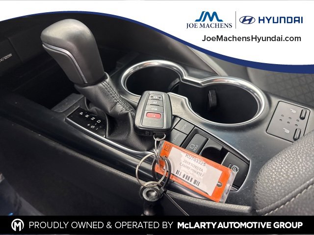 Used 2019 Toyota Camry XSE image 30