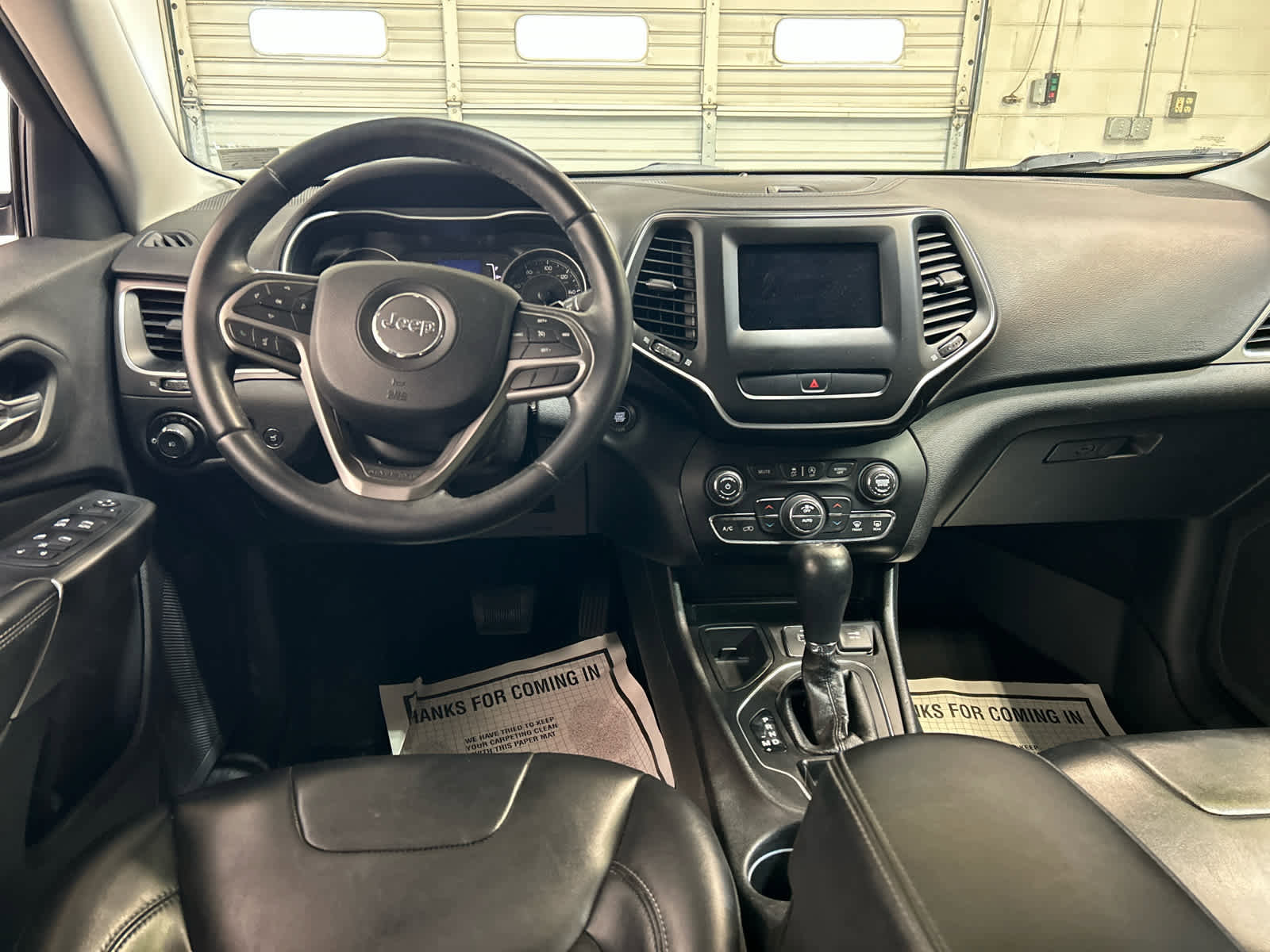Used 2019 Jeep Cherokee Latitude Plus w/ Comfort/Convenience Group FWD image 4