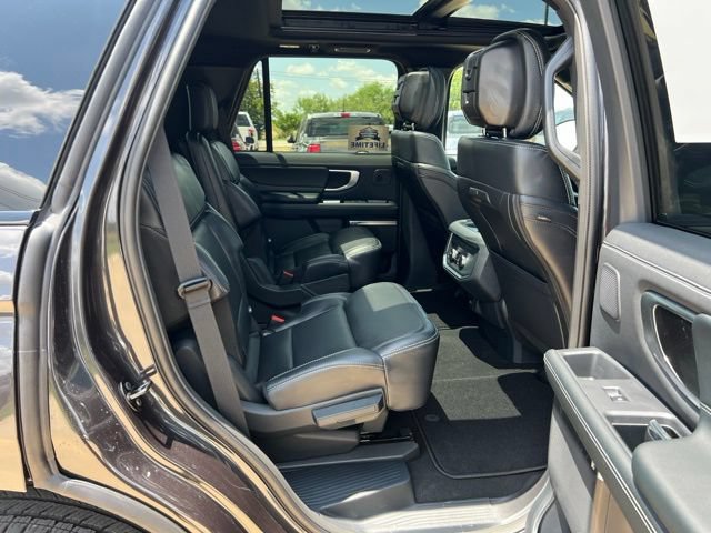 New 2027 Ford Expedition Platinum w/ Stealth Appearance Package RWD image 23