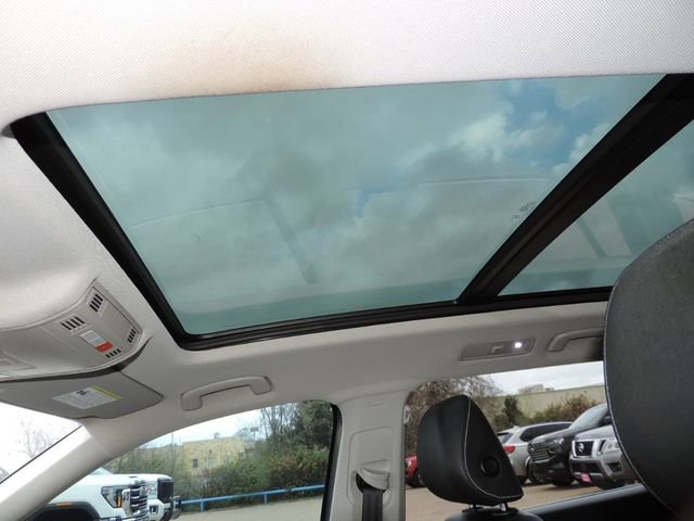 Used 2023 Volkswagen Tiguan SE w/ Panoramic Sunroof Package FWD image 17