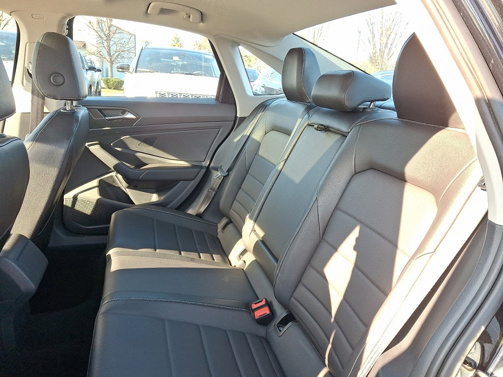 Used 2024 Volkswagen Jetta SE image 20