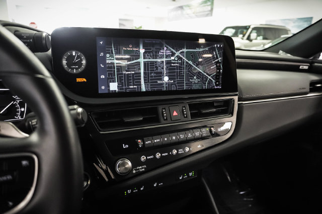 Certified 2025 Lexus ES 350 w/ Premium Package FWD image 16