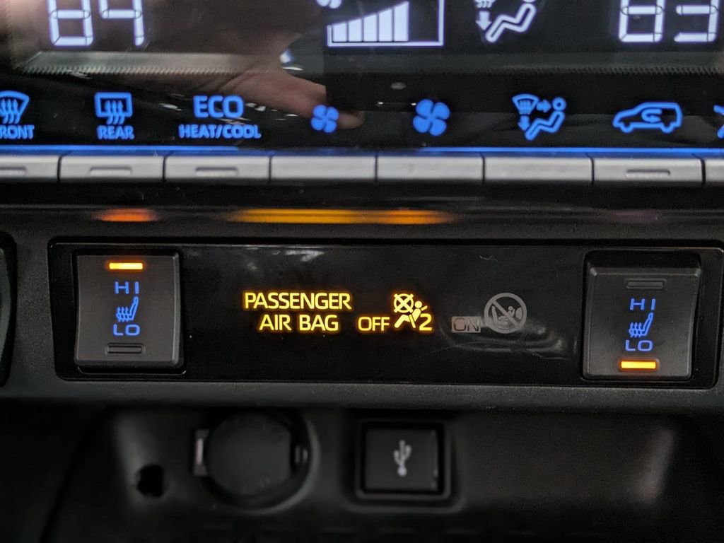 Used 2021 Toyota RAV4 XLE w/ XLE Grade Weather Package image 6