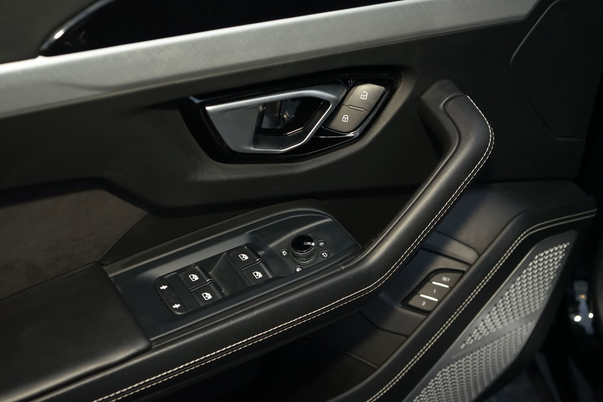 Used 2019 Lamborghini Urus image 30