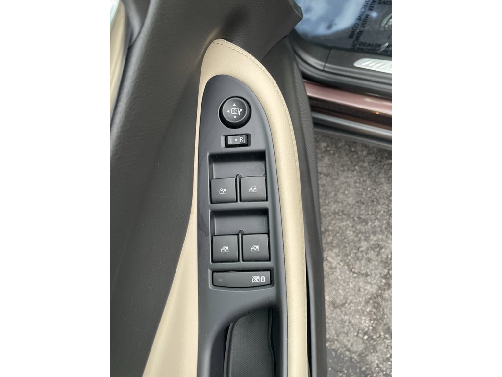 Used 2020 Buick Envision Essence FWD image 14