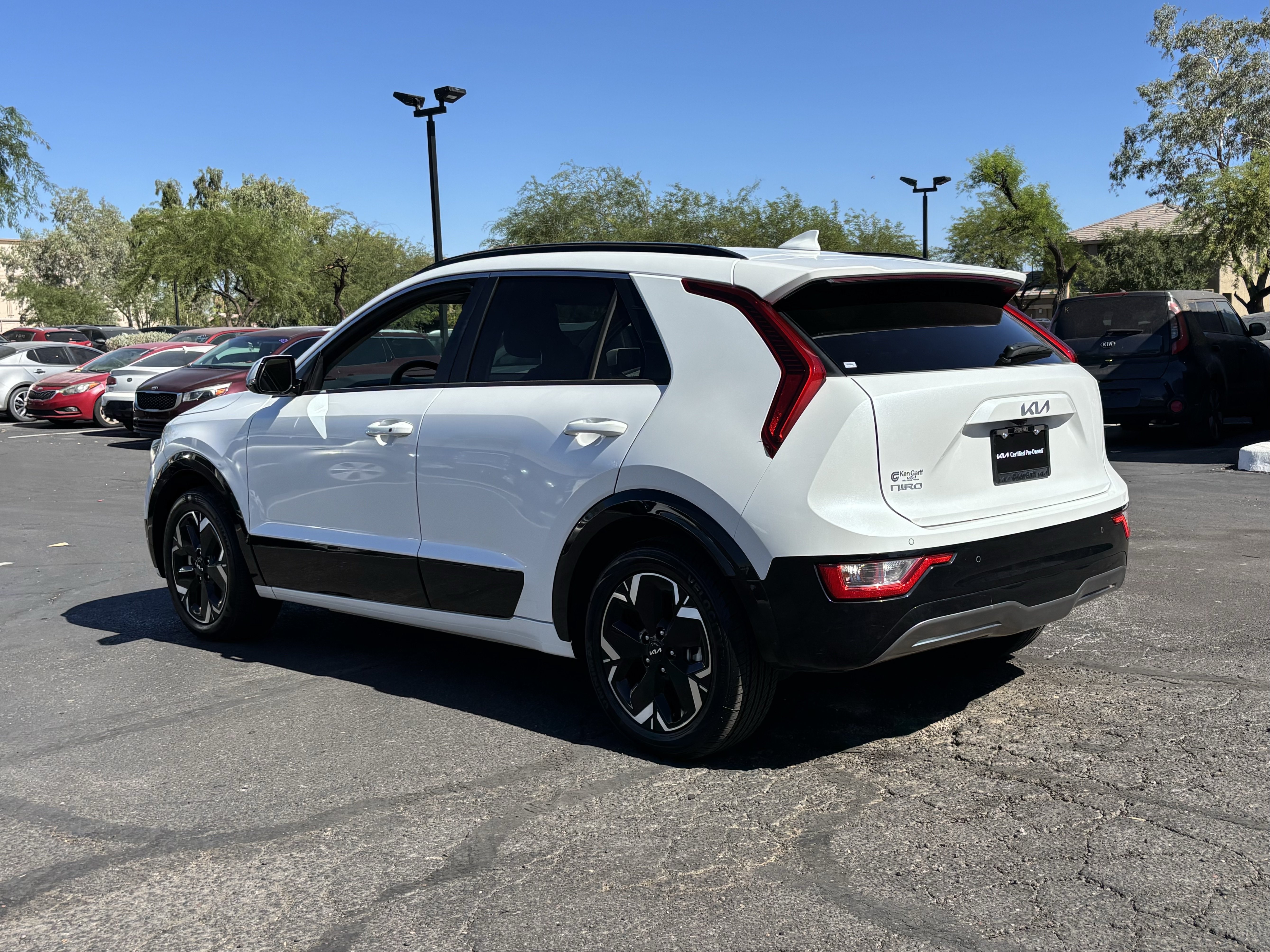 Certified 2023 Kia Niro Wind FWD image 3