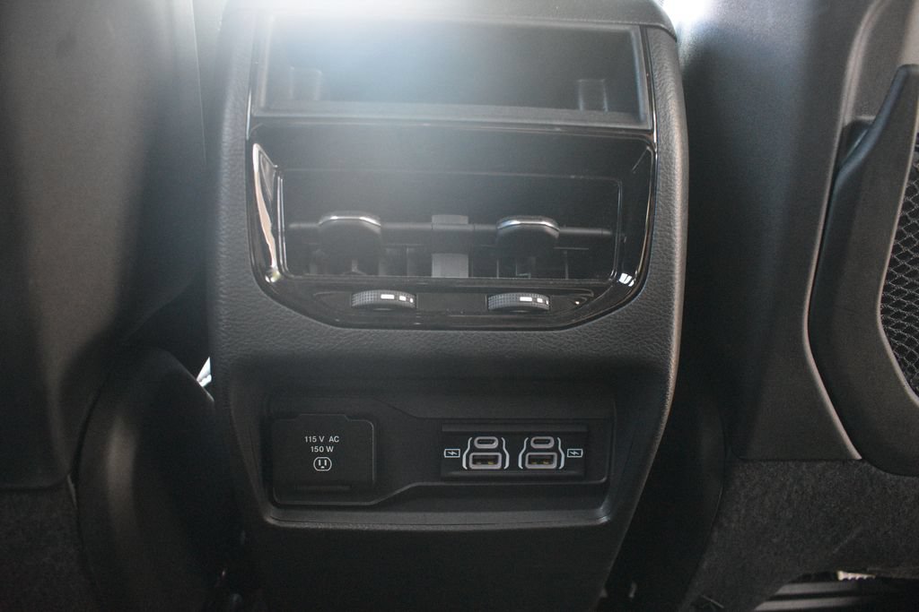 Used 2025 Jeep Grand Cherokee Altitude AWD/4WD image 27