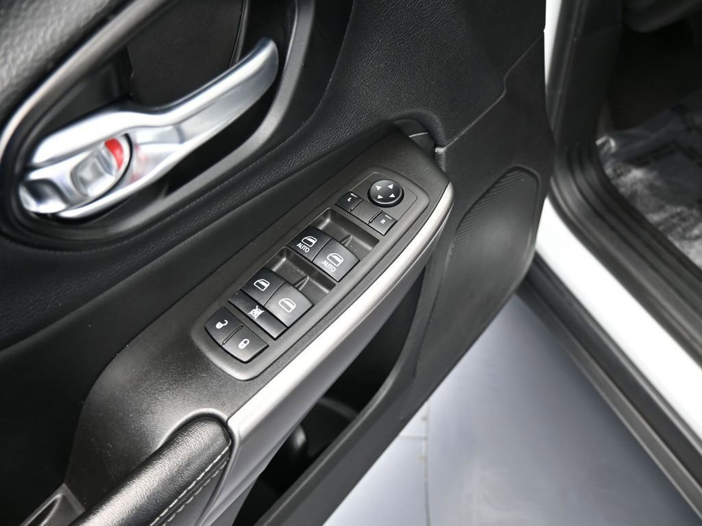 Used 2021 Jeep Cherokee Latitude Lux w/ Comfort/Convenience Group image 13