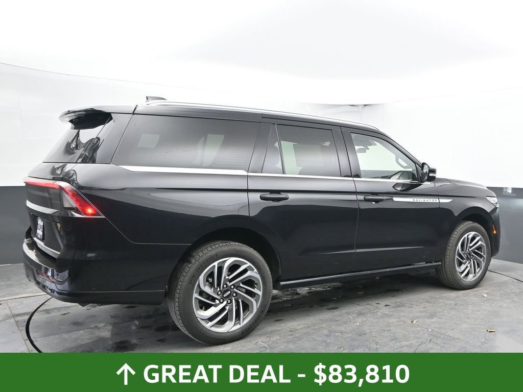Used 2025 Lincoln Navigator Reserve AWD/4WD image 12
