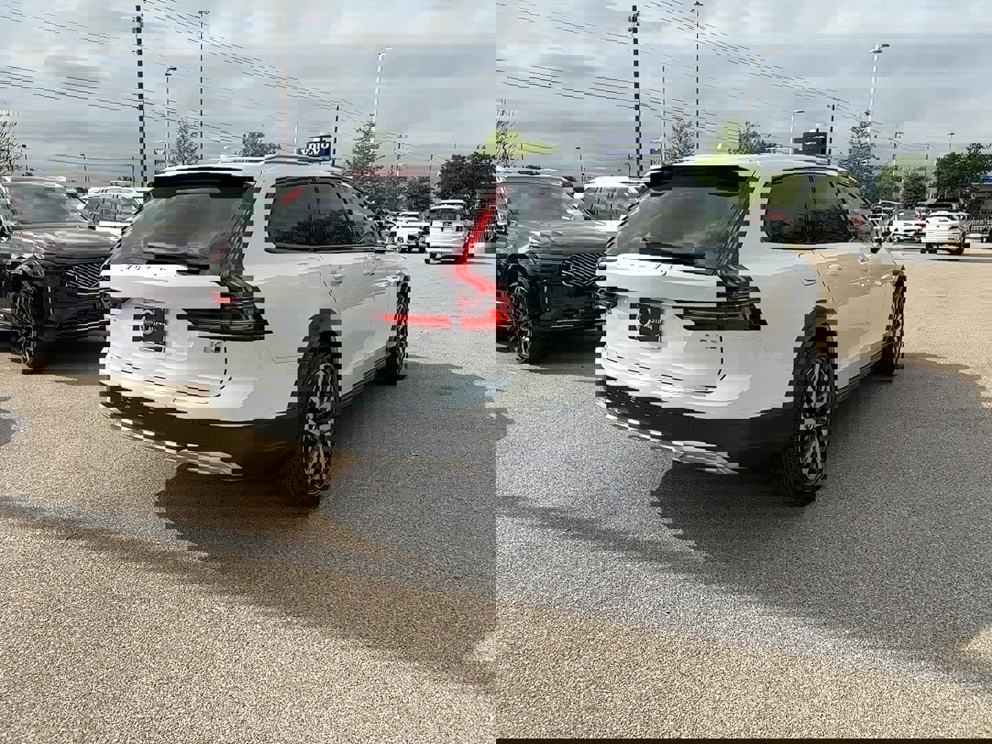 New 2025 Volvo V90 B6 Cross Country Plus w/ Protection Package Premier image 5