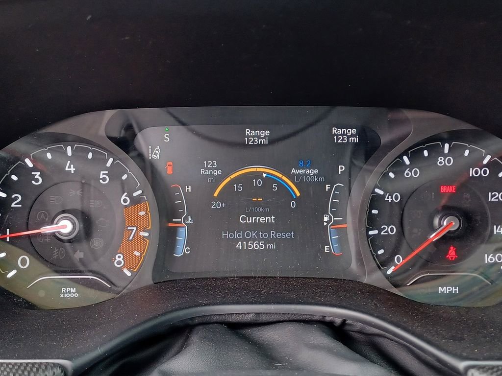 Used 2023 Jeep Compass Trailhawk w/ Trailhawk Convenience Group AWD/4WD image 15