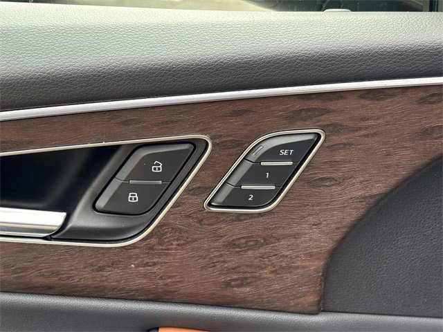 Used 2025 Audi Q8 Prestige image 25